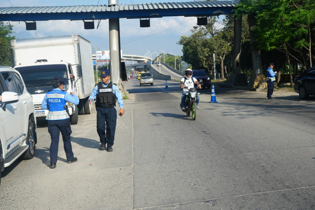 Jefatura de Vialidad y Transporte refuerza controles en Cortés con más de 230 intervenciones preventivas durante el fin de semana